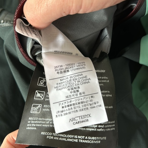 Arc’Teryx Rush snowboarding/ski jacket - Picture 7 of 10